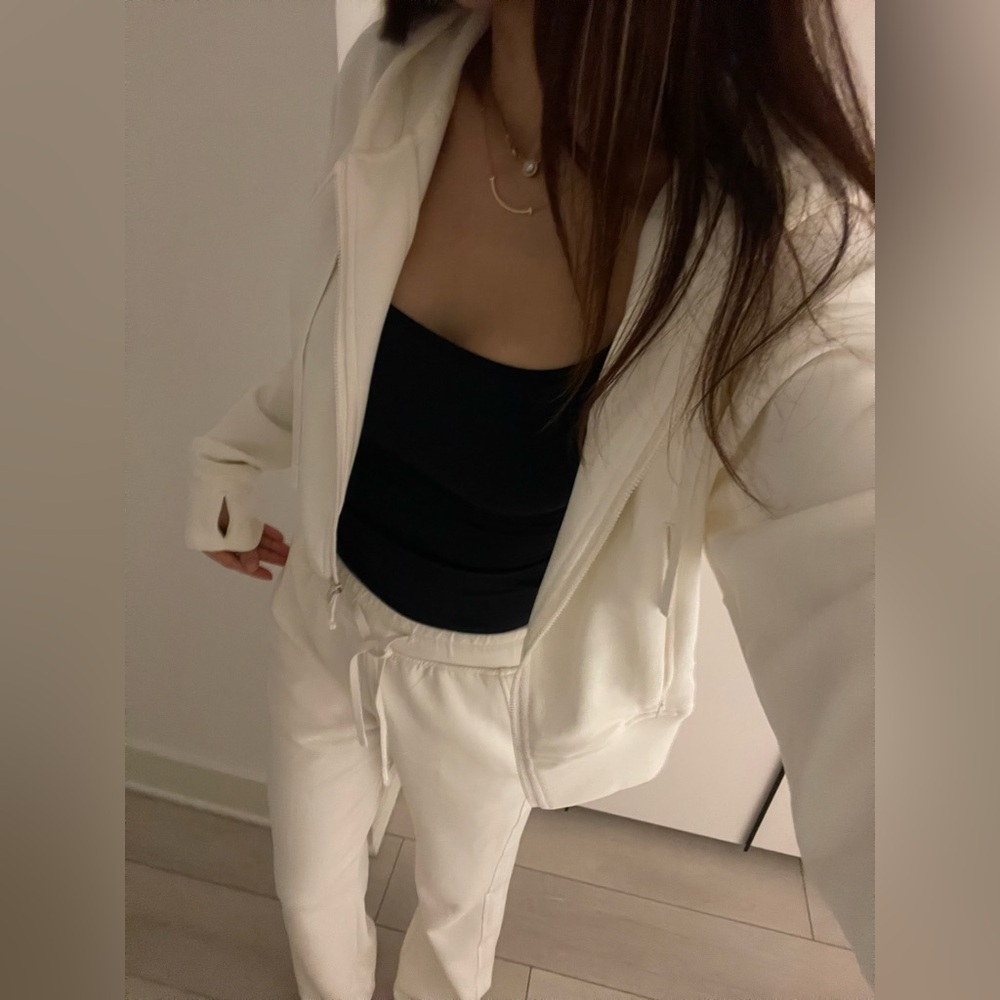 Glowmode cream White hoodie and pants set